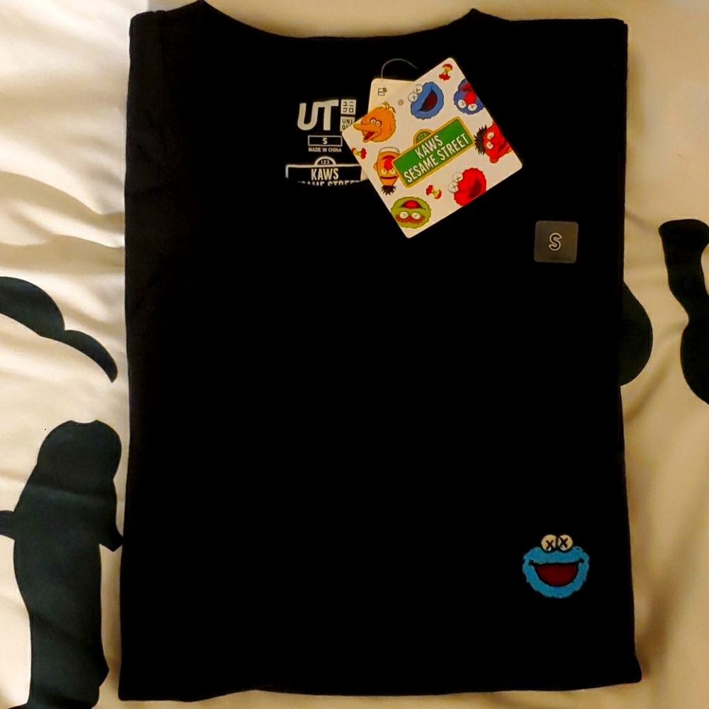 Uniqlo x KAWS x sesame street black pocket tee